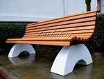 Парковые скамейки на бетонных опорах