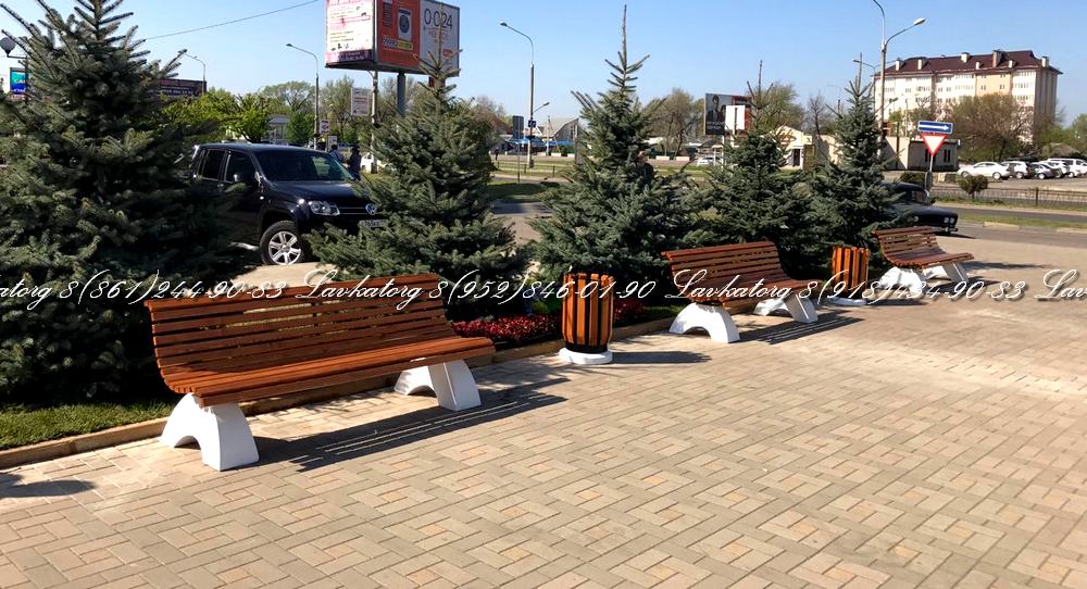 Скамейки и урны из лиственницы на бетонных опорах производство ЛАВКАТОРГ краснодар
