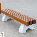 Скамейки из лиственницы на бетоне