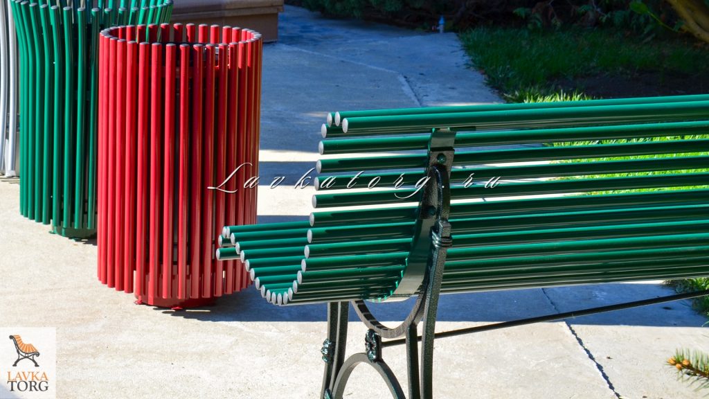 Скамейки и урны металлические