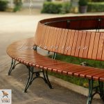 Скамья радиусная из лиственницы со спинкой