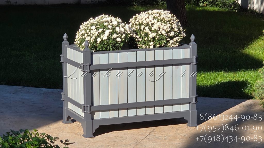 Прямоугольные уличные кашпо деревянные, на стальном каркасе, с чугунными опорами