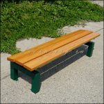 скамья из лиственницы на опорах из профильной трубы